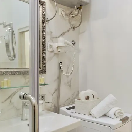 Noble Elégance Studio Hotel