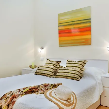 Noble Elégance Studio Hotel