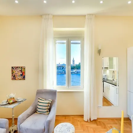 Noble Elégance Studio * Zara