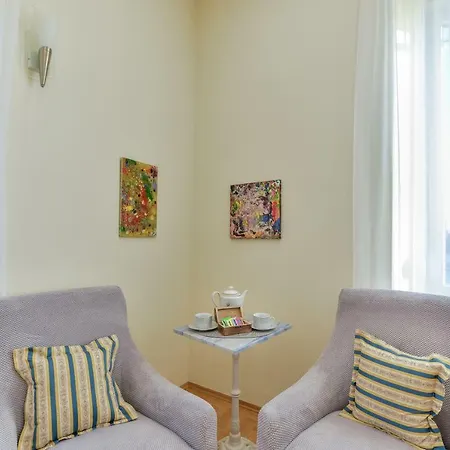 Hotell Noble Elegance Studio *
