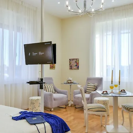 Noble Elegance Studio דירה *