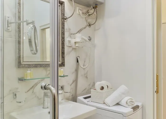 Noble Elegance Studio Hotel