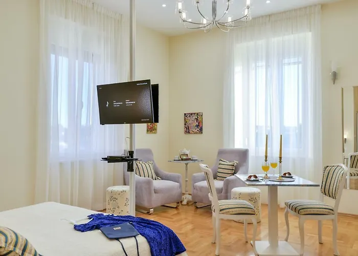 Noble Elegance Studio Hotel *