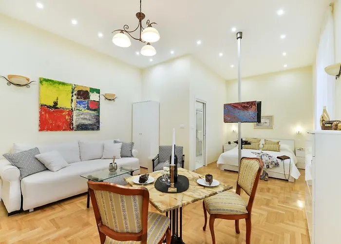 Noble Elegance Studio מלון